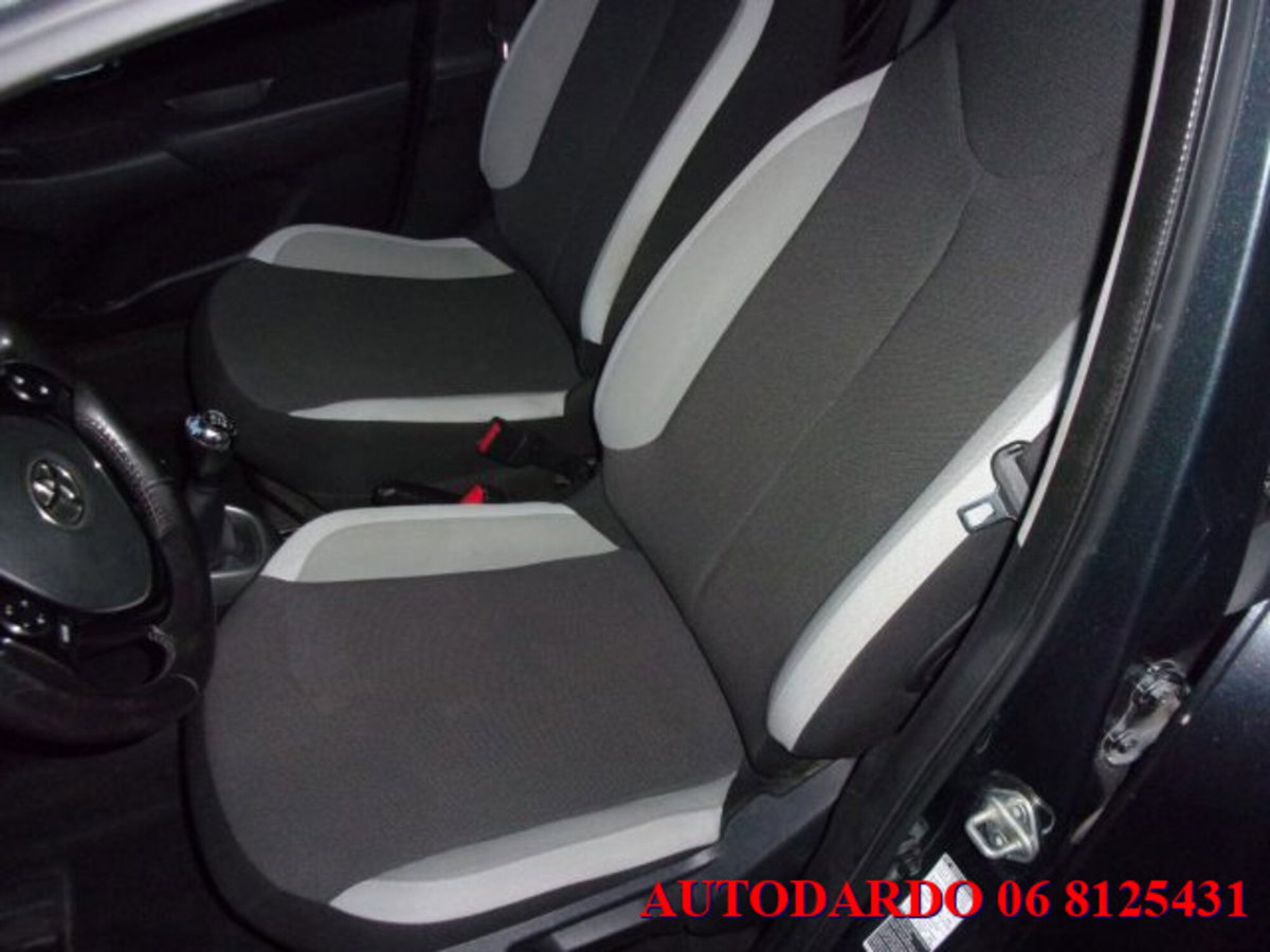 Toyota Aygo 1.0 VVT-i 69 CV 5 porte x-wave (16)