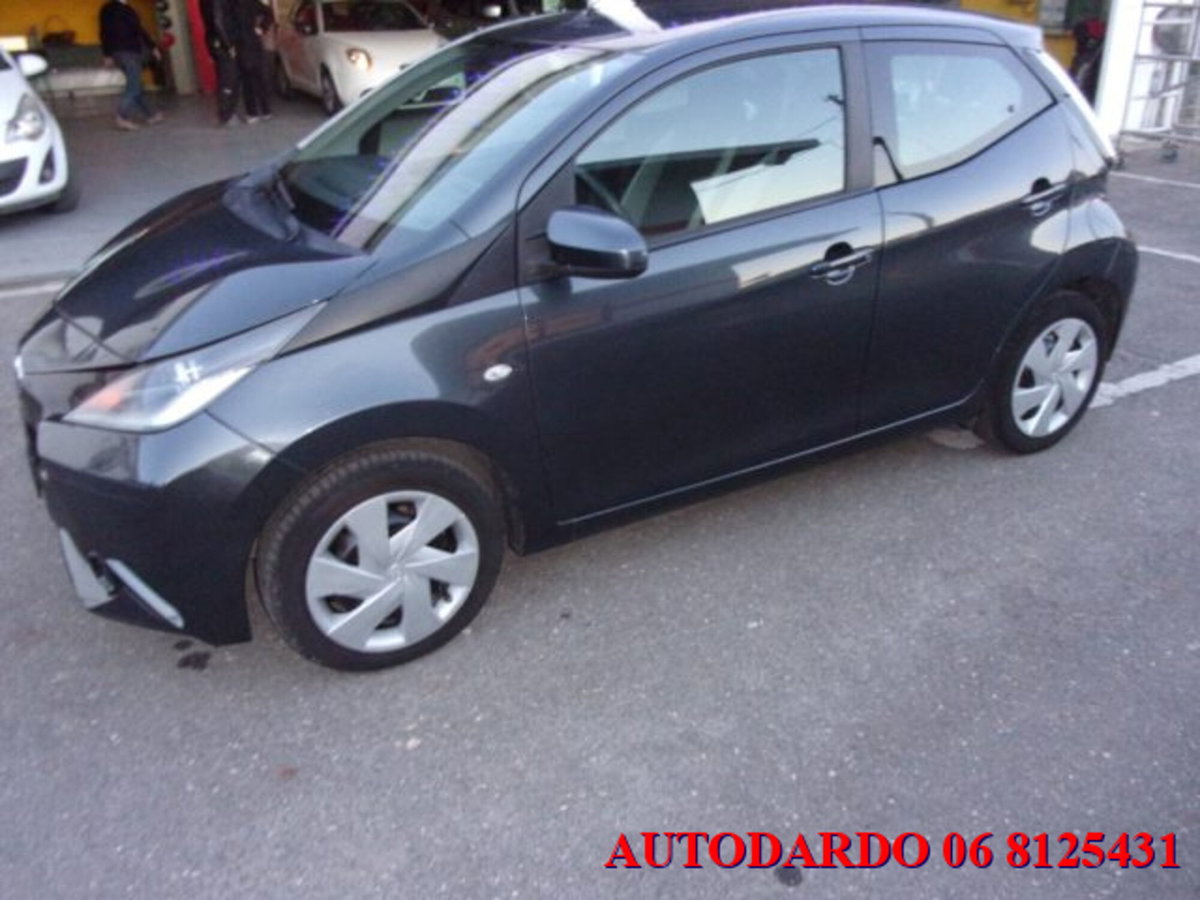 Toyota Aygo 1.0 VVT-i 69 CV 5 porte x-wave (2)
