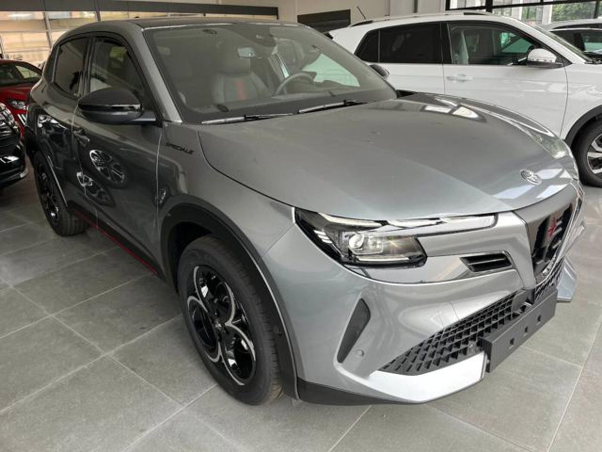 Alfa Romeo Junior 1.2 ibrida 145cv edct6 (9)