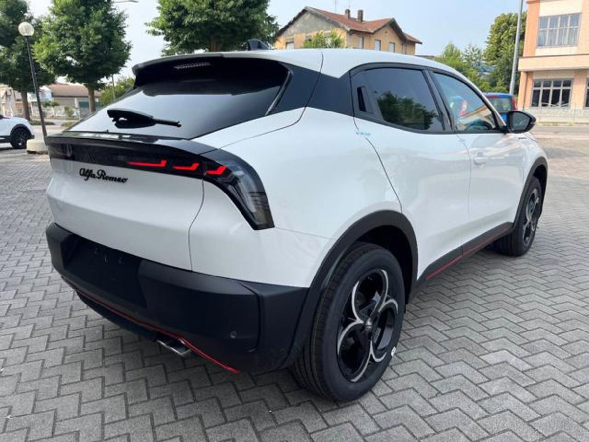 Alfa Romeo Junior 1.2 ibrida 145cv edct6 (11)