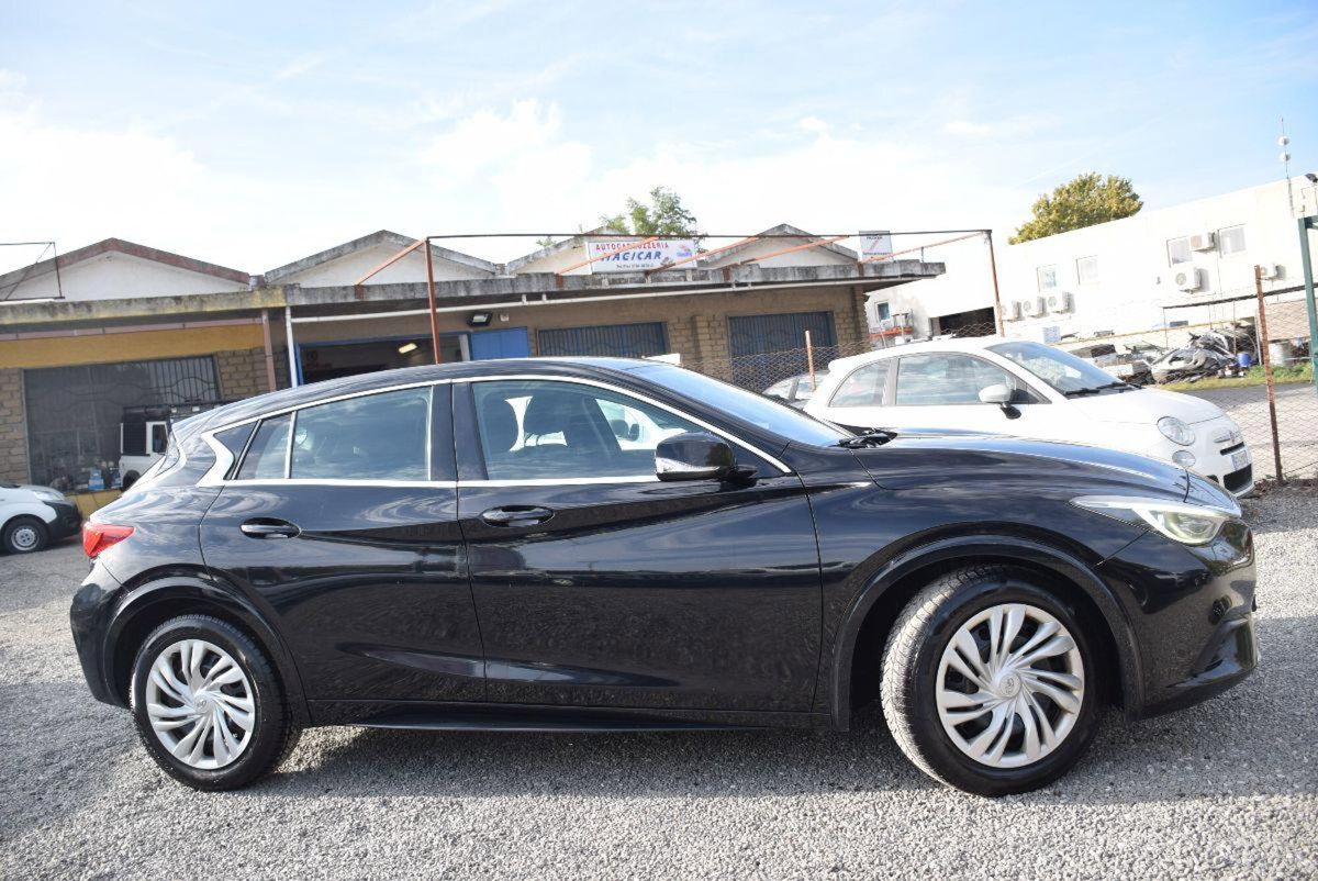 Infiniti Q30 1.5 diesel Business Executive (11)