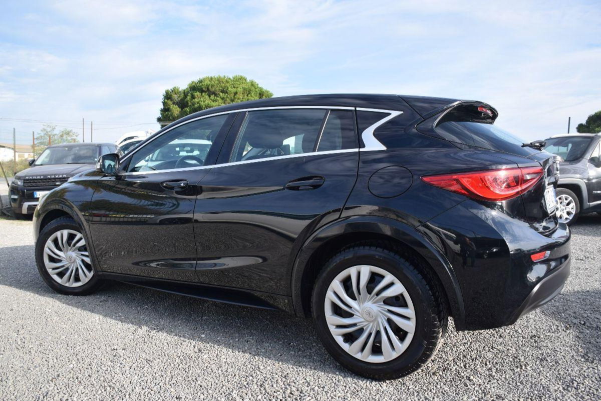 Infiniti Q30 1.5 diesel Business Executive (2)