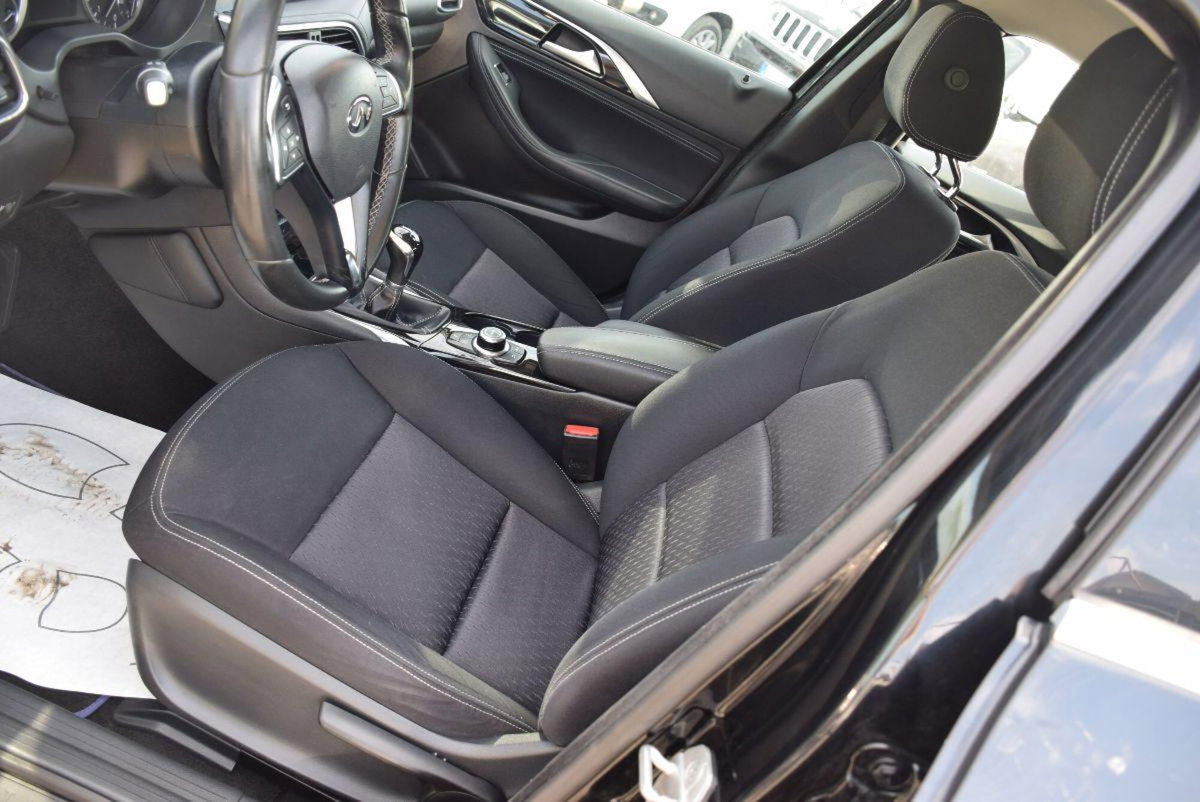 Infiniti Q30 1.5 diesel Business Executive (6)