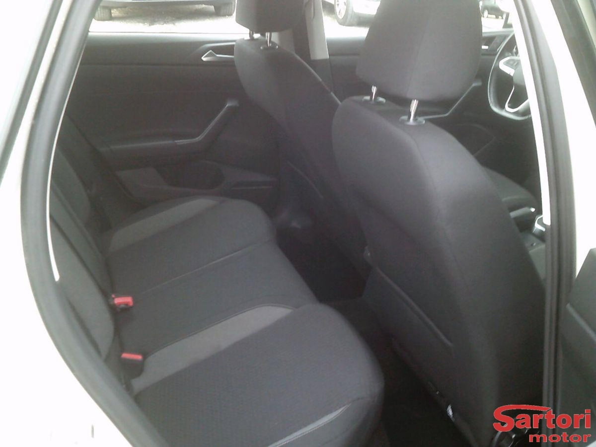 Volkswagen Polo 1.0 Life 80cv (9)