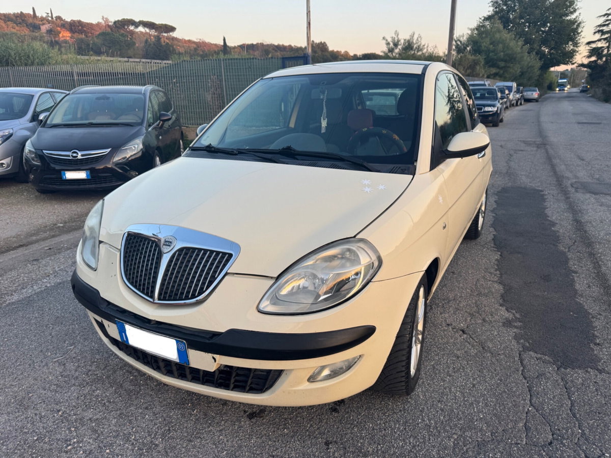 Lancia Ypsilon Multijet 16V Platino