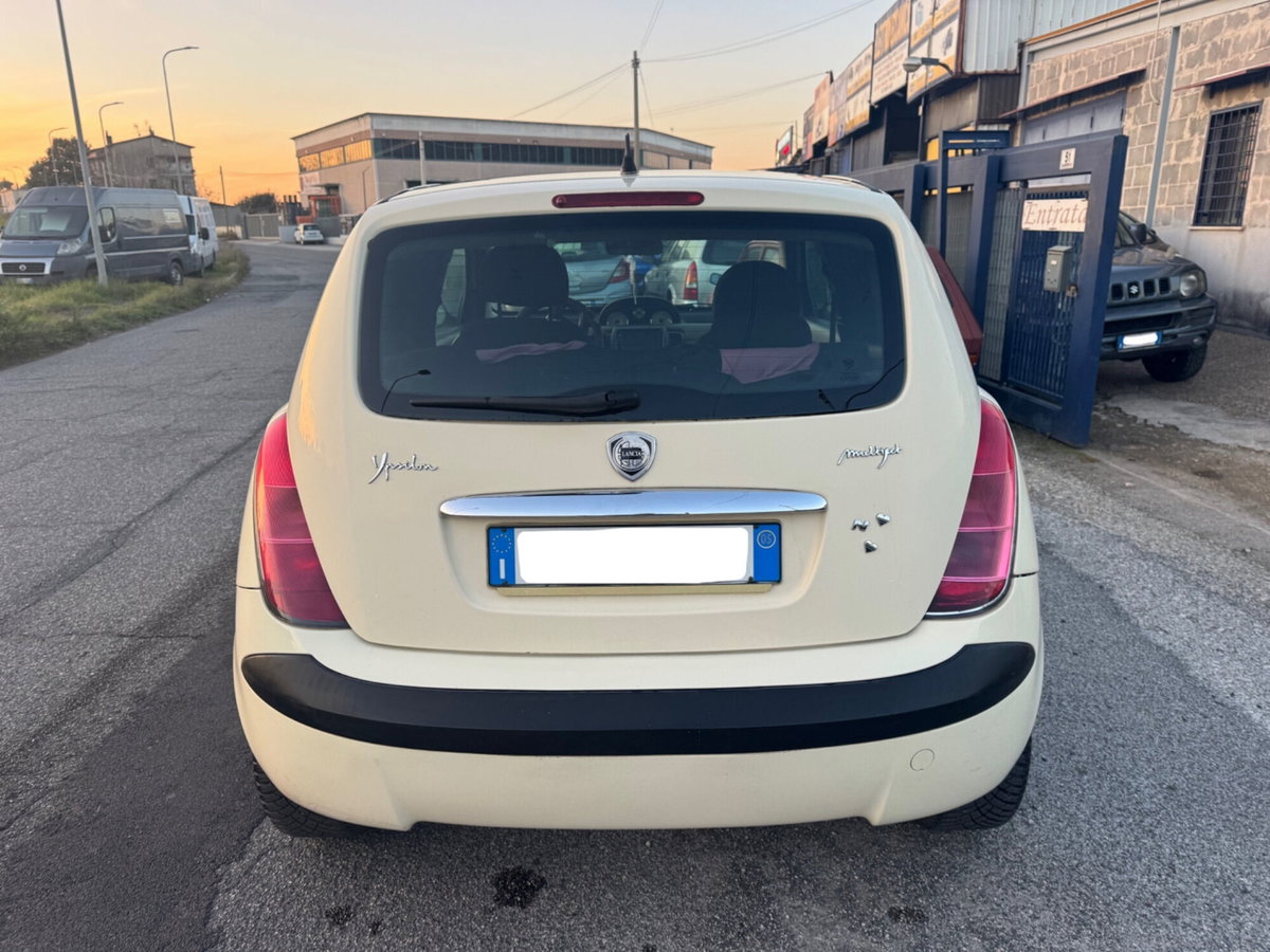 Lancia Ypsilon Multijet 16V Platino (4)