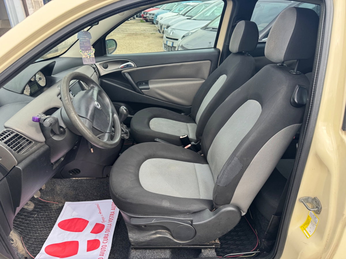 Lancia Ypsilon Multijet 16V Platino (8)
