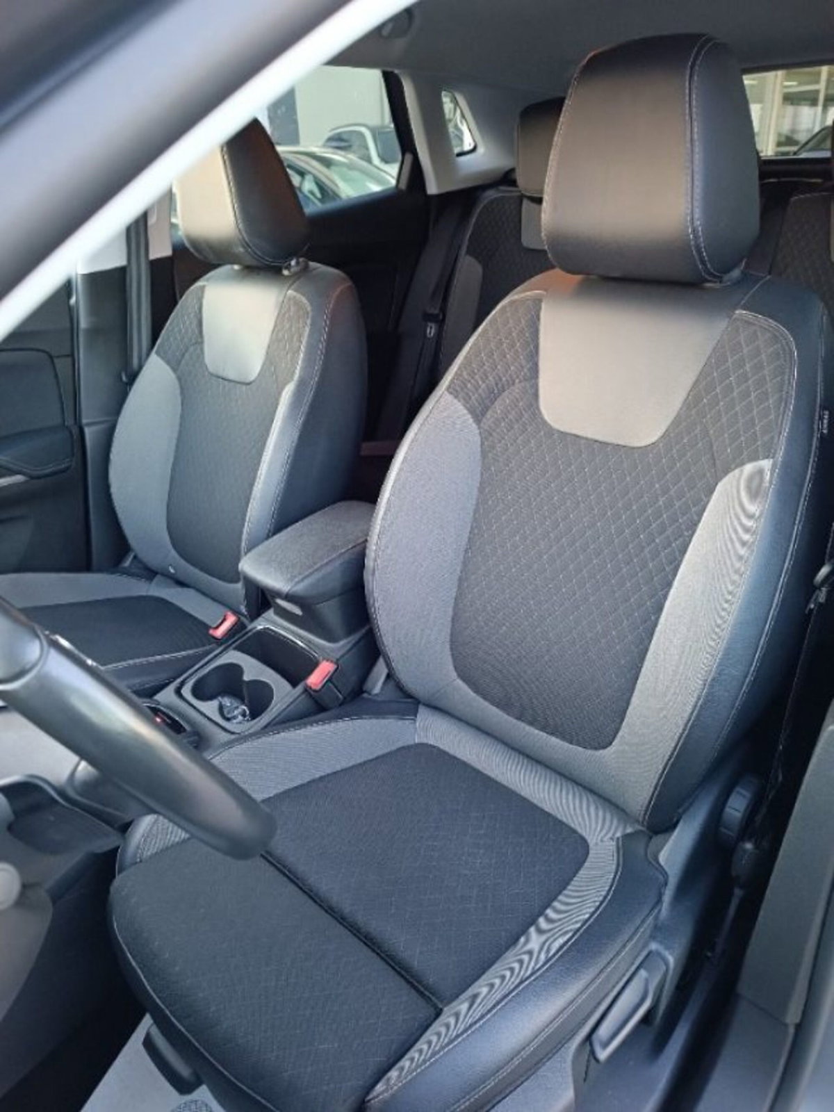 Opel Grandland 1.5 diesel Ecotec aut. Business Elegance (16)