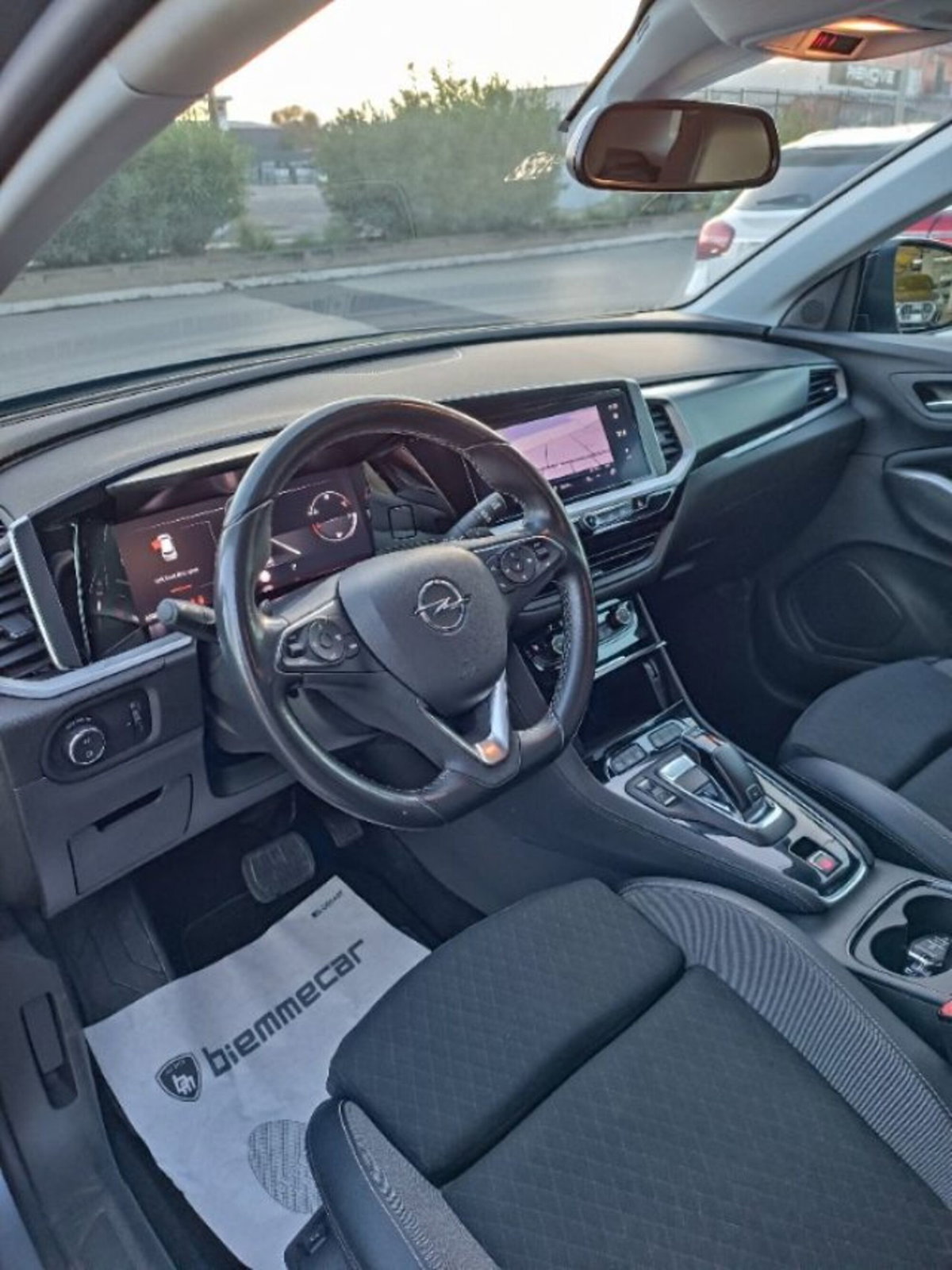 Opel Grandland 1.5 diesel Ecotec aut. Business Elegance (17)