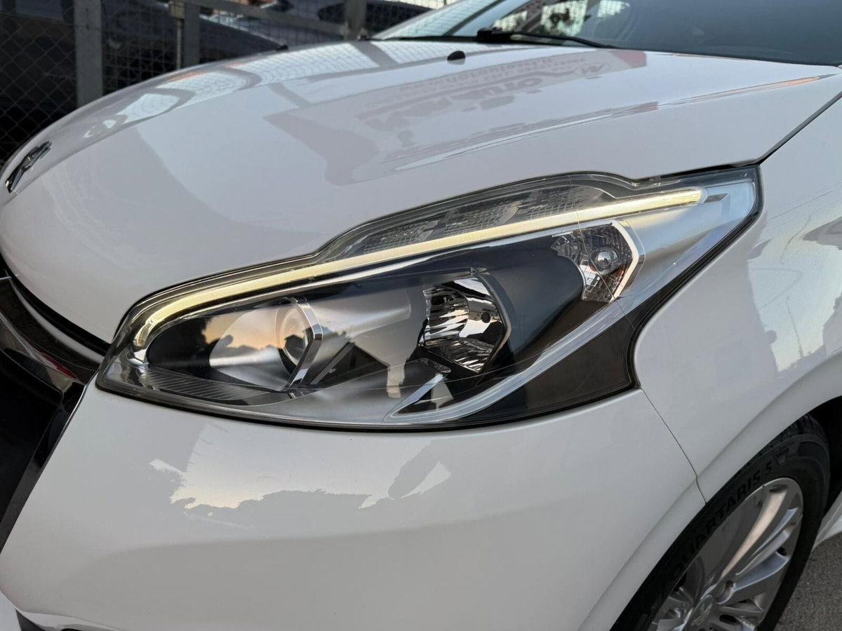 Peugeot 208 75 5 porte Allure (10)