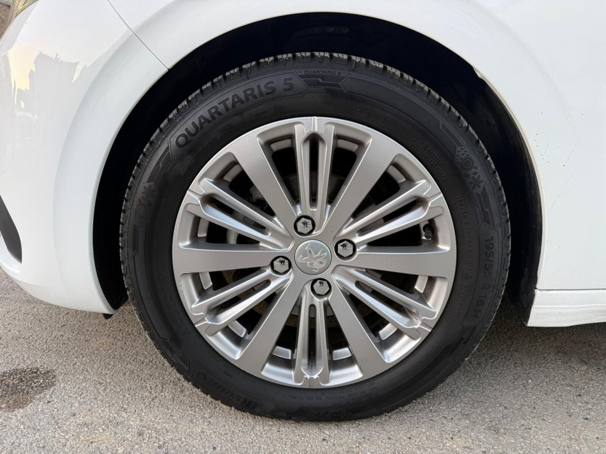 Peugeot 208 75 5 porte Allure (9)