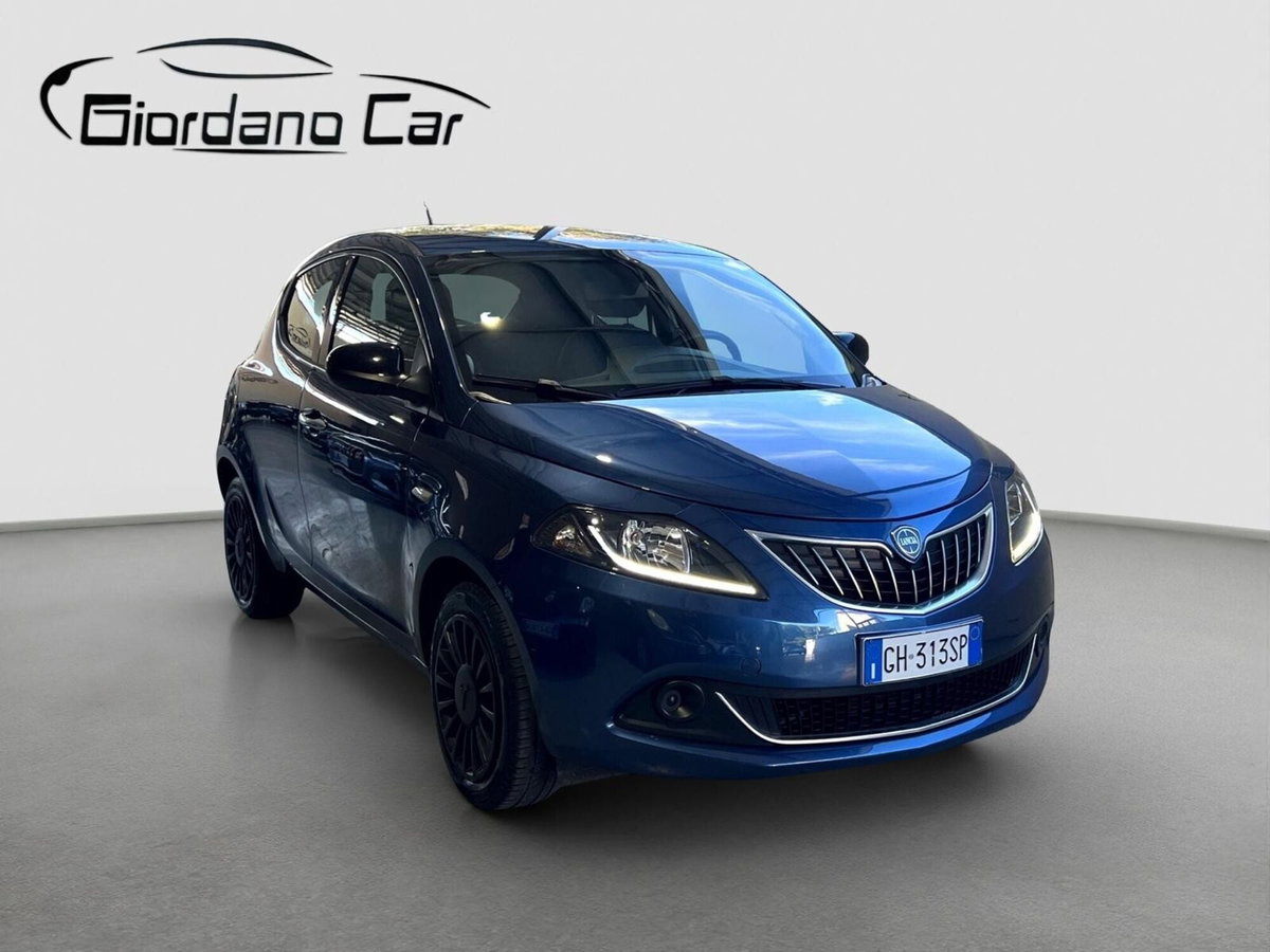 Lancia Ypsilon 1.0 FireFly 5 porte S&S Hybrid Ecochic Silver (3)