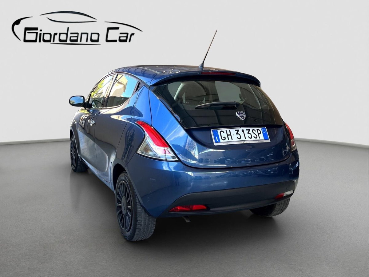 Lancia Ypsilon 1.0 FireFly 5 porte S&S Hybrid Ecochic Silver (5)