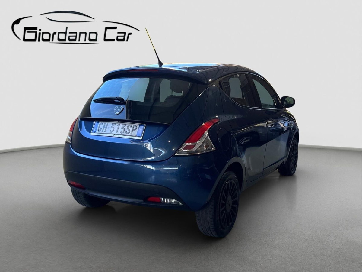 Lancia Ypsilon 1.0 FireFly 5 porte S&S Hybrid Ecochic Silver (7)