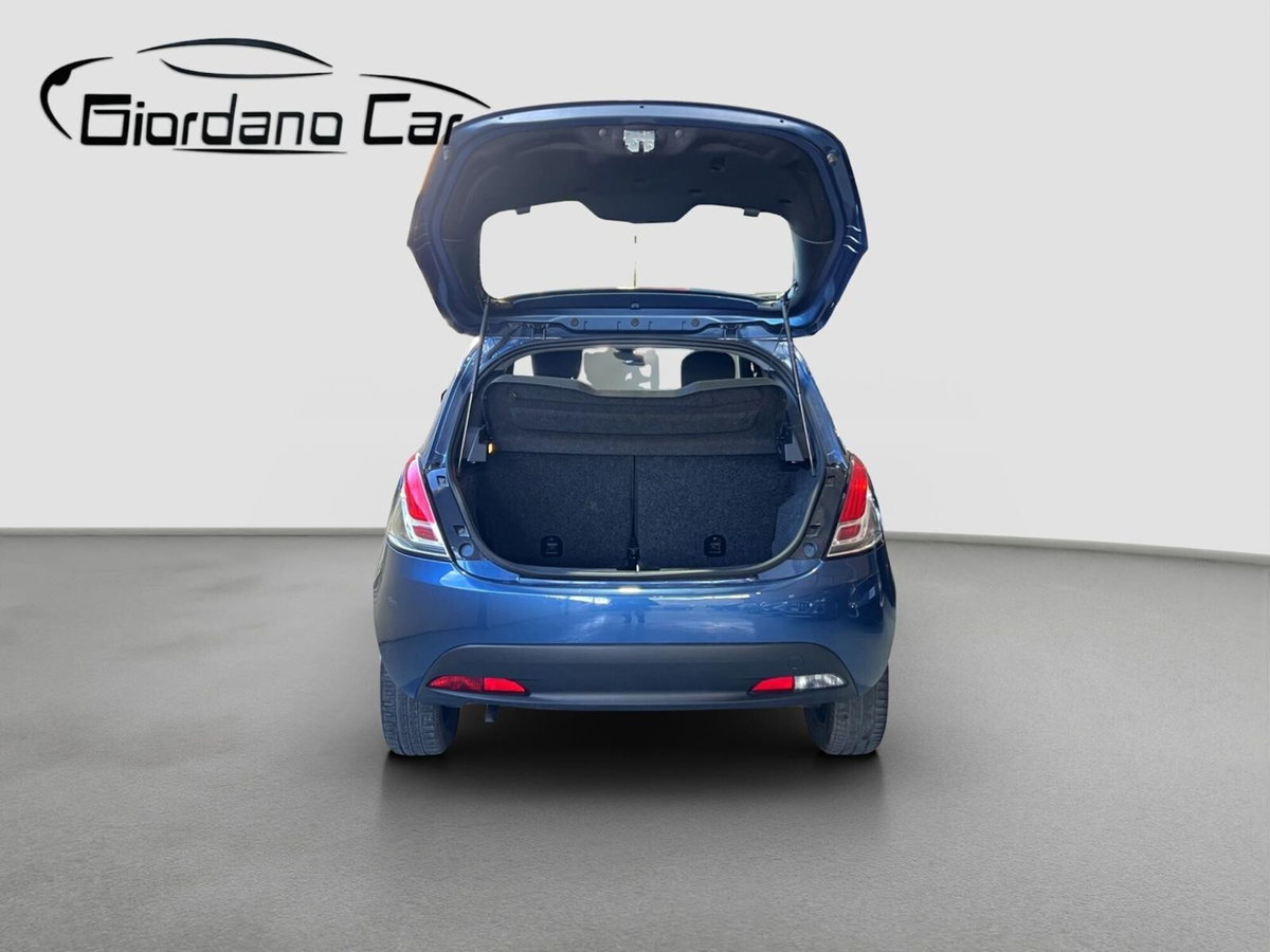 Lancia Ypsilon 1.0 FireFly 5 porte S&S Hybrid Ecochic Silver (8)