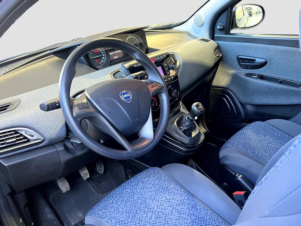 Lancia Ypsilon 1.0 FireFly 5 porte S&S Hybrid Ecochic Silver (9)