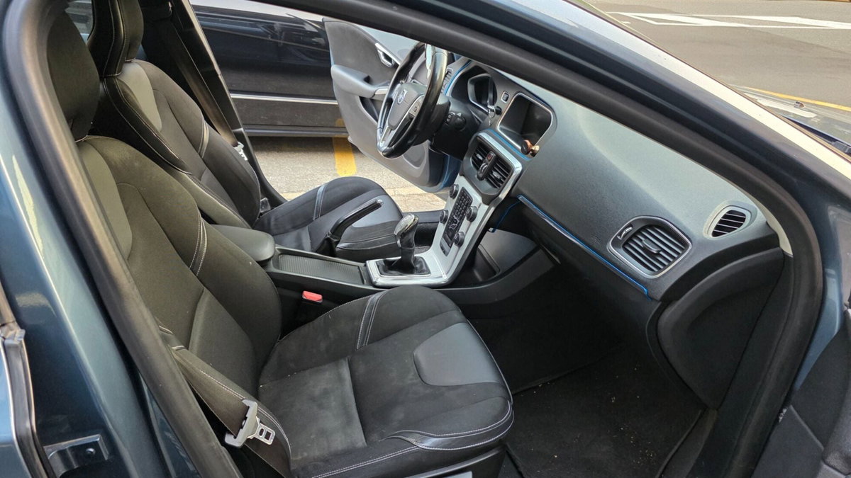 Volvo V40 D3 Geartronic Momentum (10)
