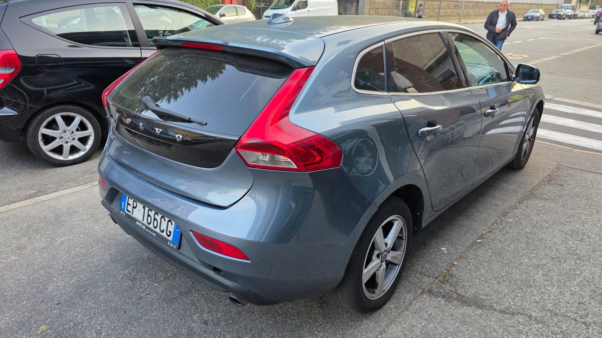 Volvo V40 D3 Geartronic Momentum (6)