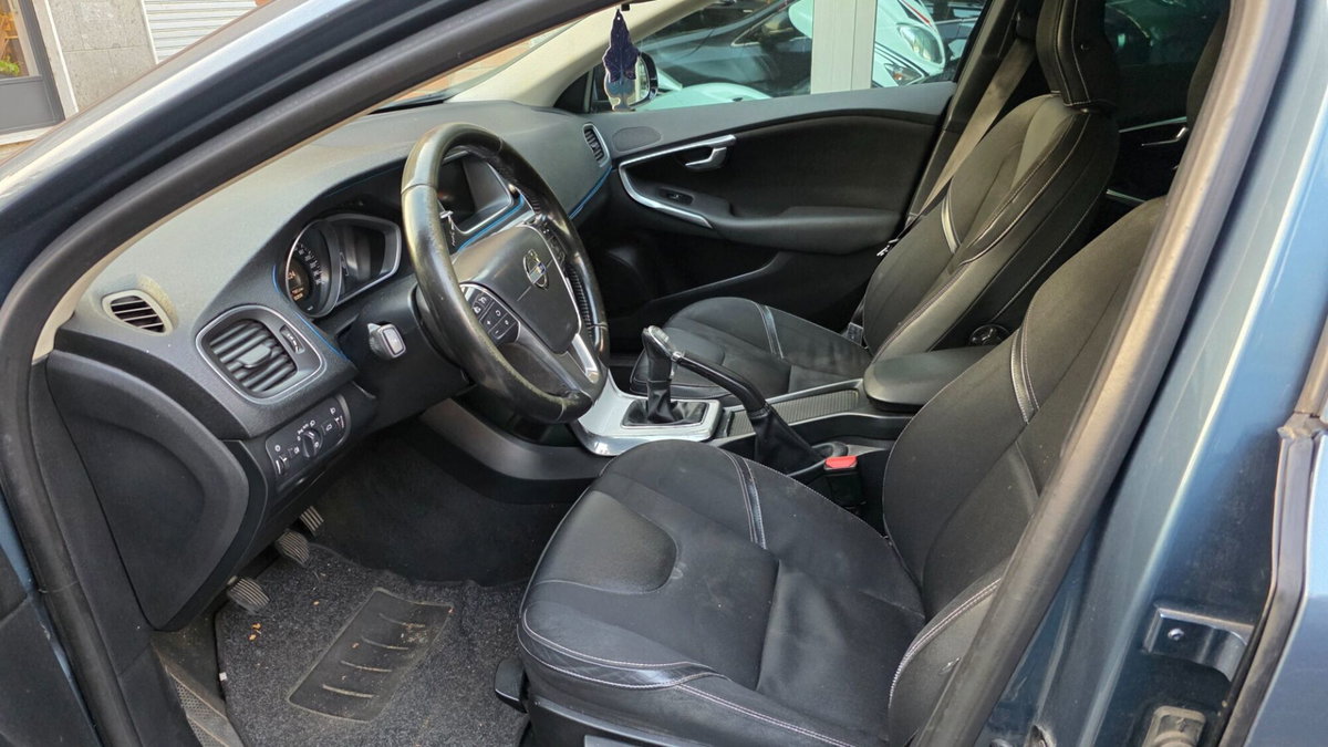 Volvo V40 D3 Geartronic Momentum (7)