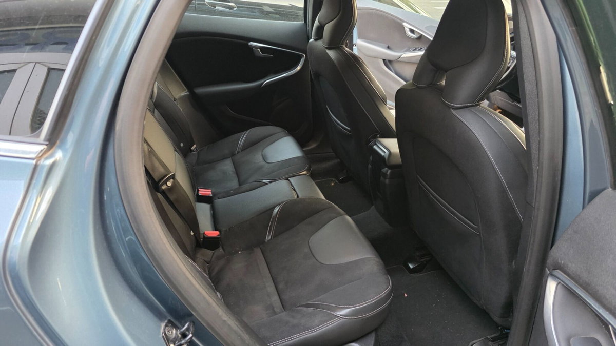 Volvo V40 D3 Geartronic Momentum (9)