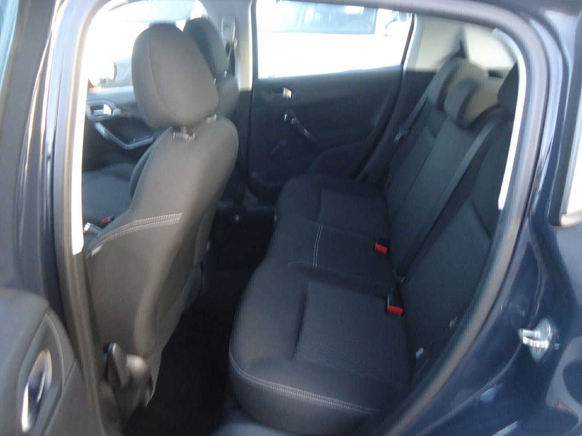 Peugeot 208 75 5 porte Active (12)