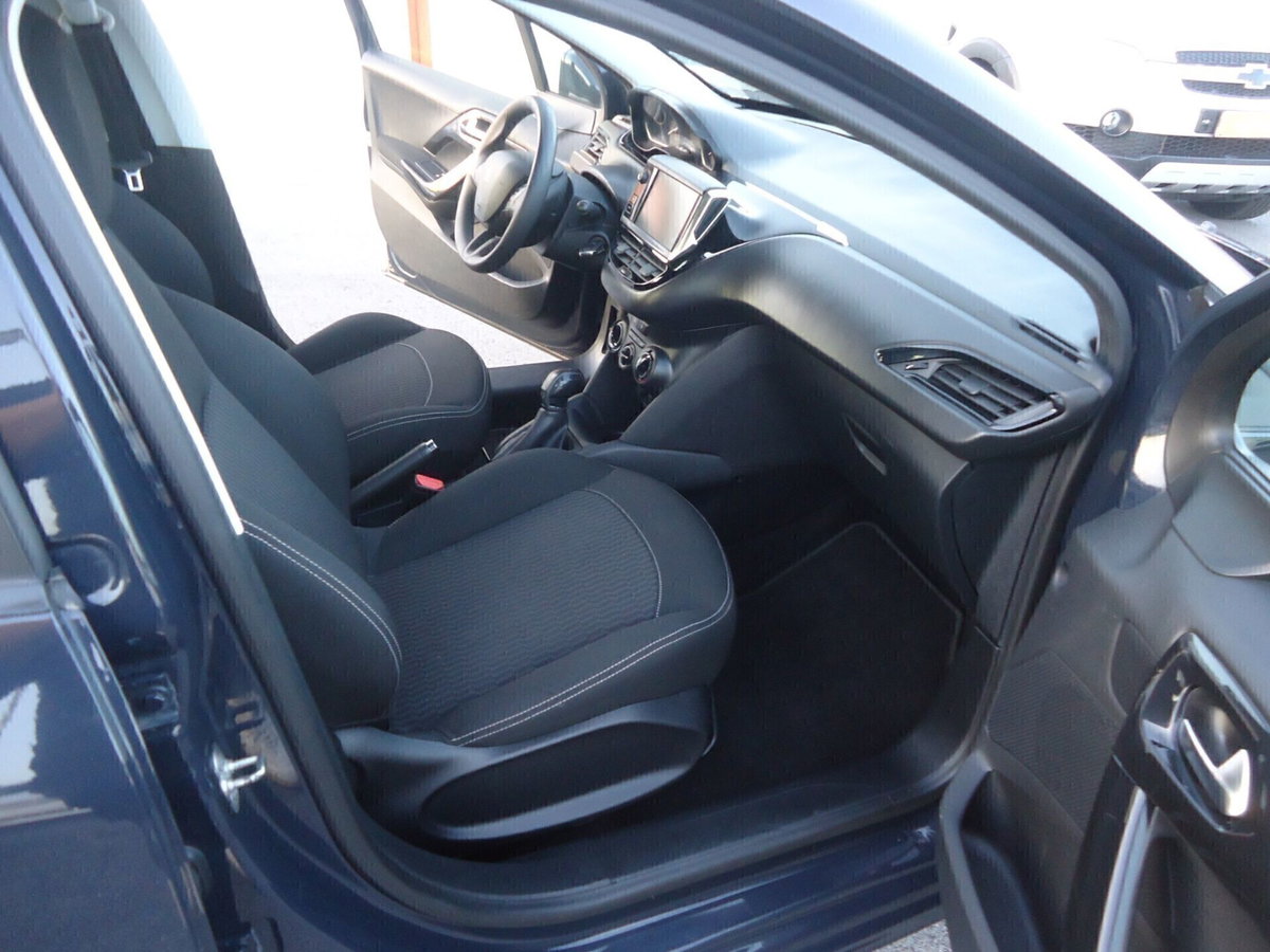 Peugeot 208 75 5 porte Active (14)