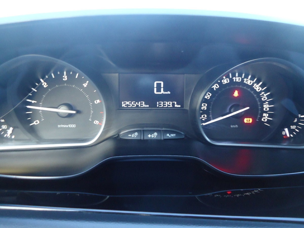 Peugeot 208 75 5 porte Active (17)