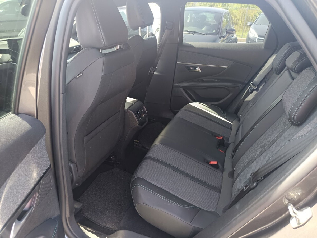 Peugeot 3008 BlueHDi 130 S&S EAT8 Allure Pack (18)