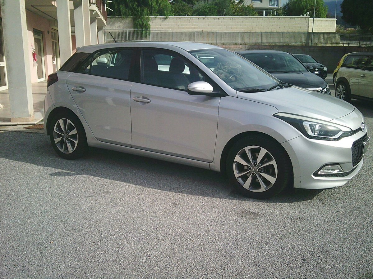 Hyundai i20 1.1 CRDi 12V 5 porte Comfort (2)