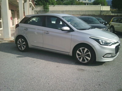 Hyundai i20 1.1 CRDi 12V 5 porte Comfort (2)