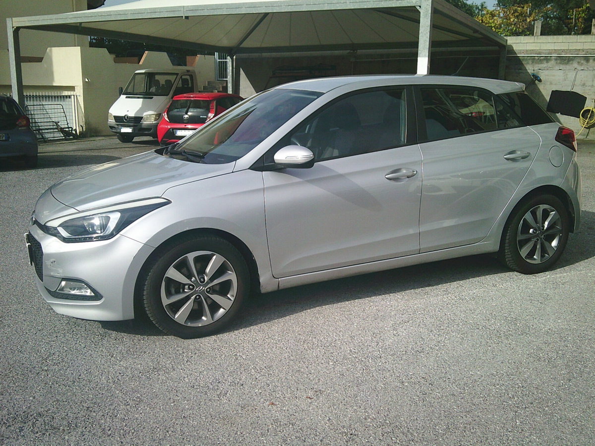 Hyundai i20 1.1 CRDi 12V 5 porte Comfort (3)