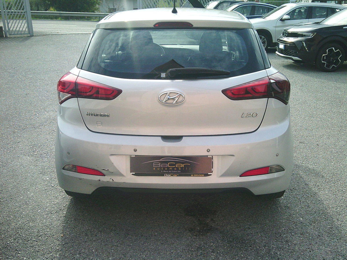 Hyundai i20 1.1 CRDi 12V 5 porte Comfort (4)