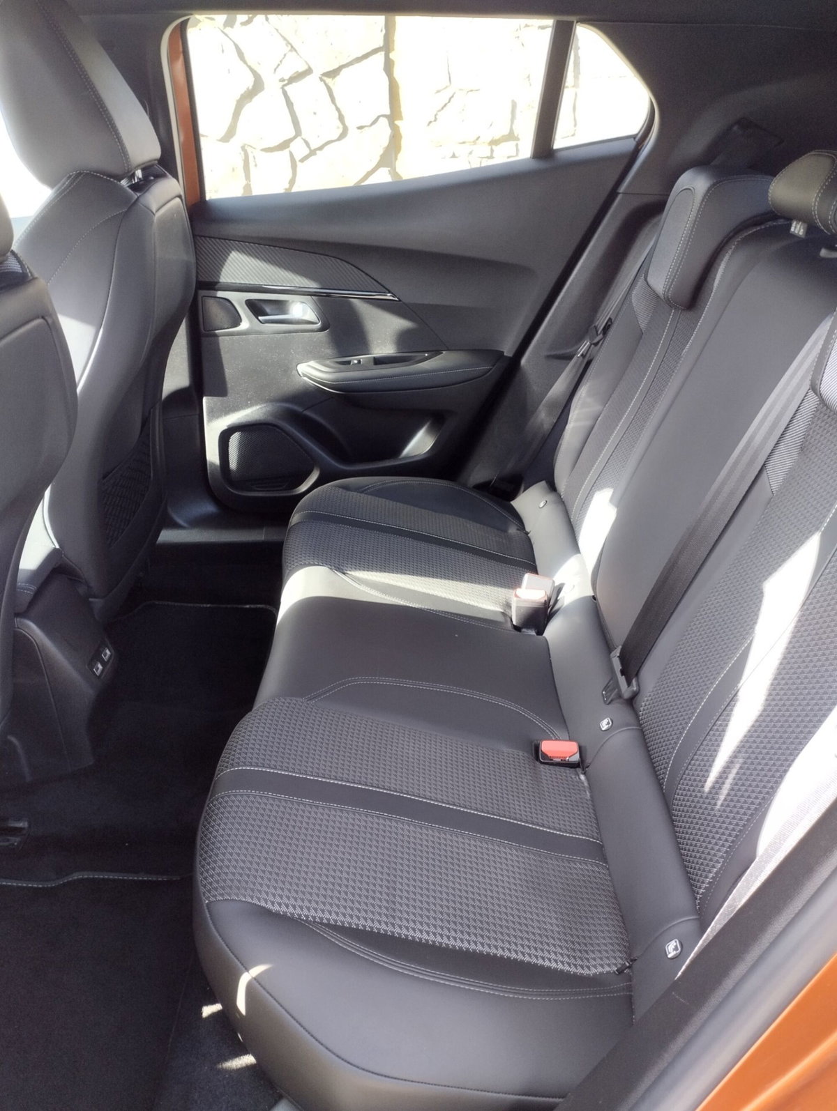 Peugeot 2008 PureTech 130 S&S EAT8 GT Pack (13)