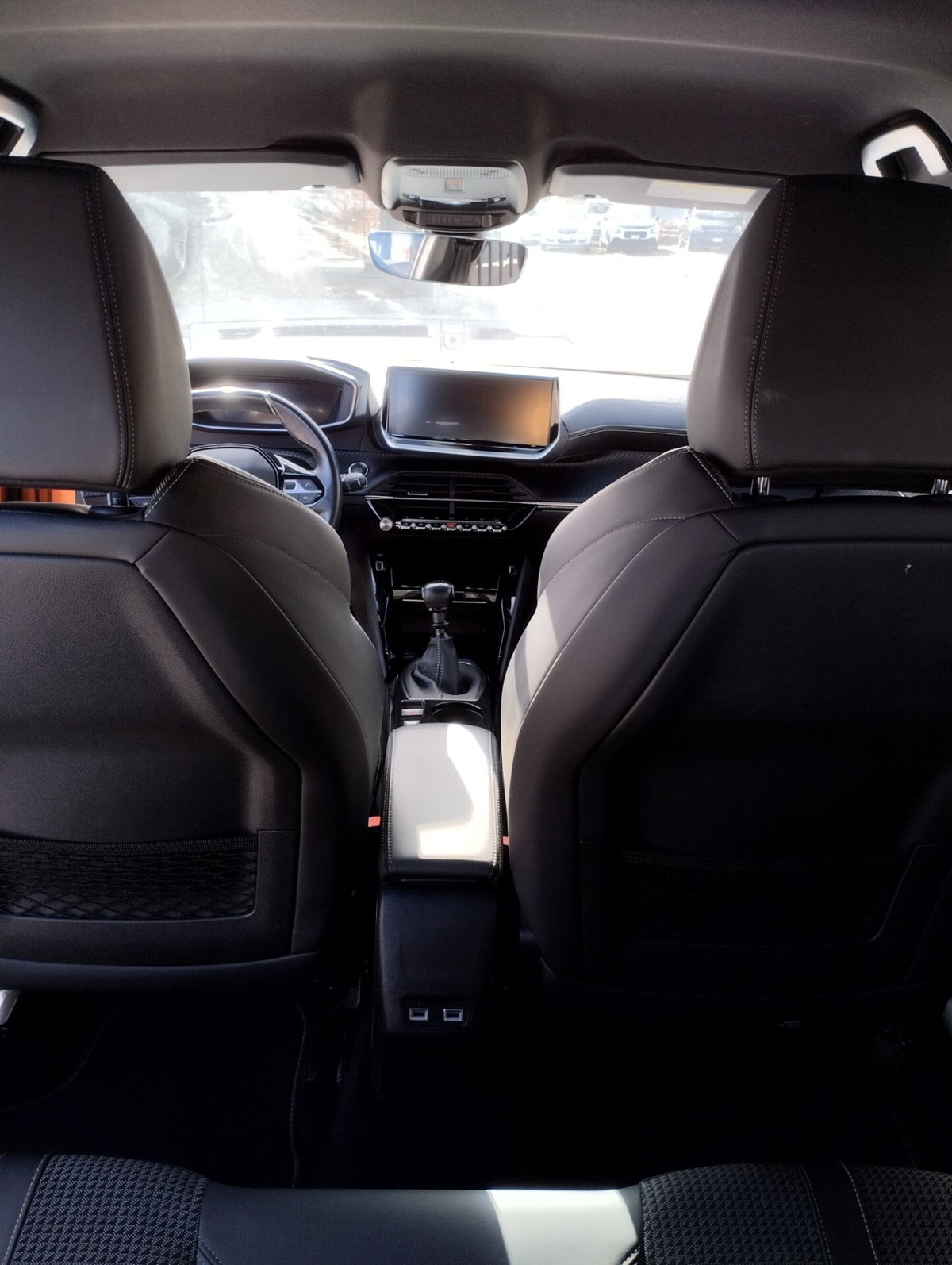 Peugeot 2008 PureTech 130 S&S EAT8 GT Pack (14)