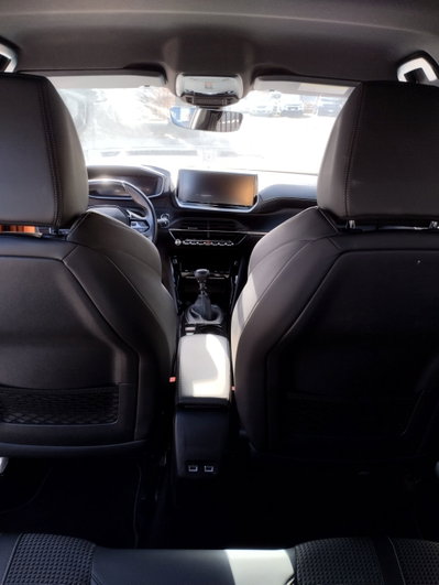 Peugeot 2008 PureTech 130 S&S EAT8 GT Pack (14)
