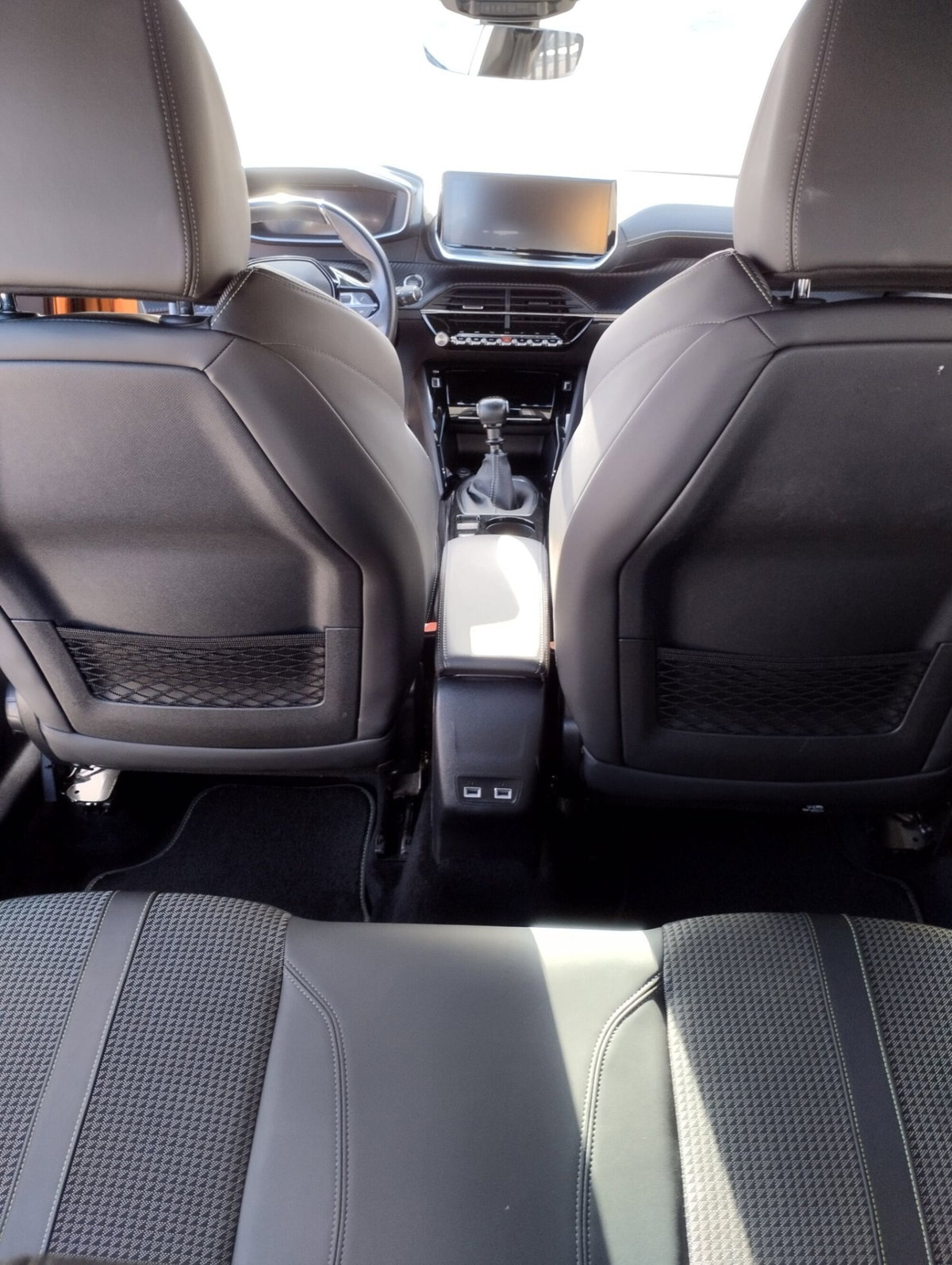 Peugeot 2008 PureTech 130 S&S EAT8 GT Pack (15)