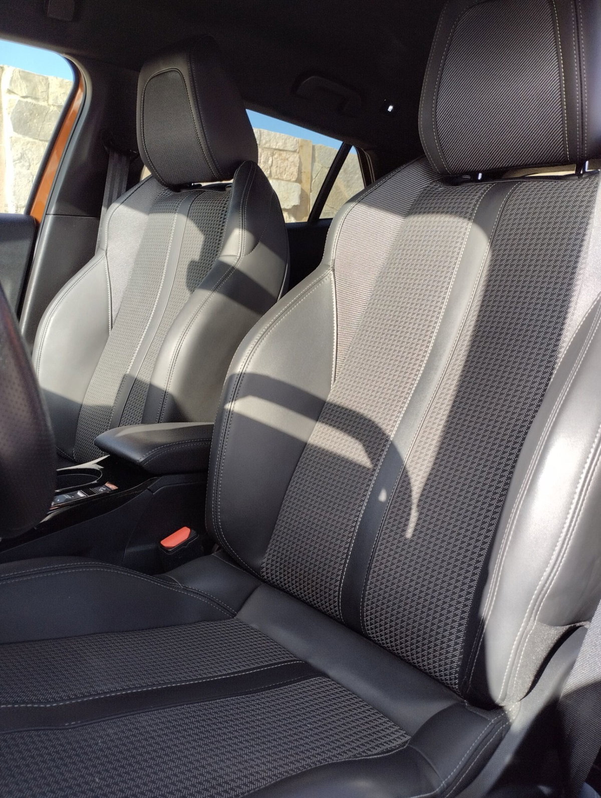 Peugeot 2008 PureTech 130 S&S EAT8 GT Pack (16)
