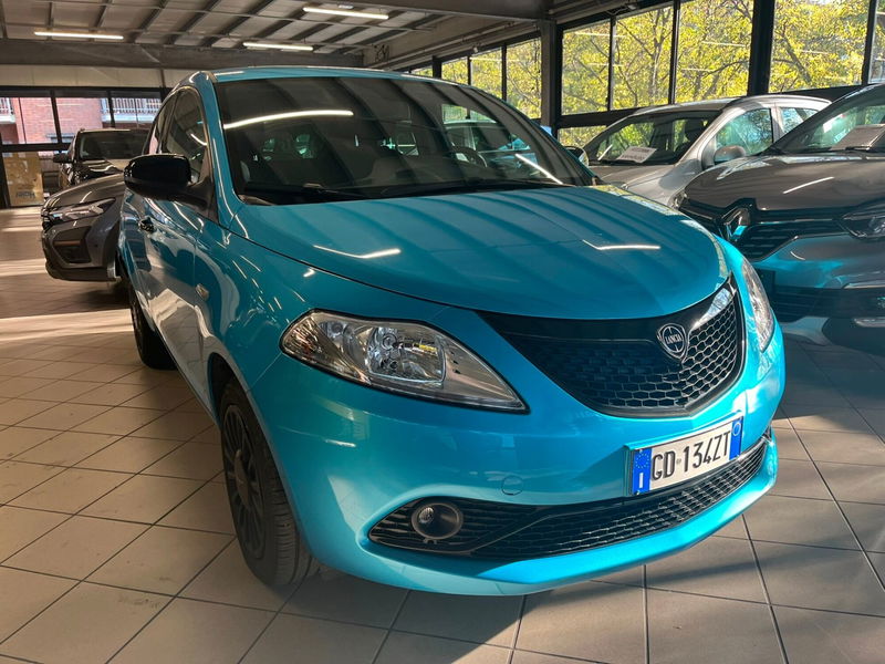 Lancia Ypsilon 1.0 FireFly 5 porte S&S Hybrid Ecochic Gold