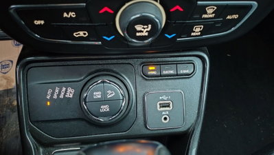 Jeep Compass 1.3 T4 240CV PHEV AT6 4xe S (10)