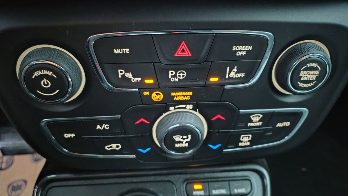 Jeep Compass 1.3 T4 240CV PHEV AT6 4xe S (11)
