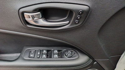 Jeep Compass 1.3 T4 240CV PHEV AT6 4xe S (14)