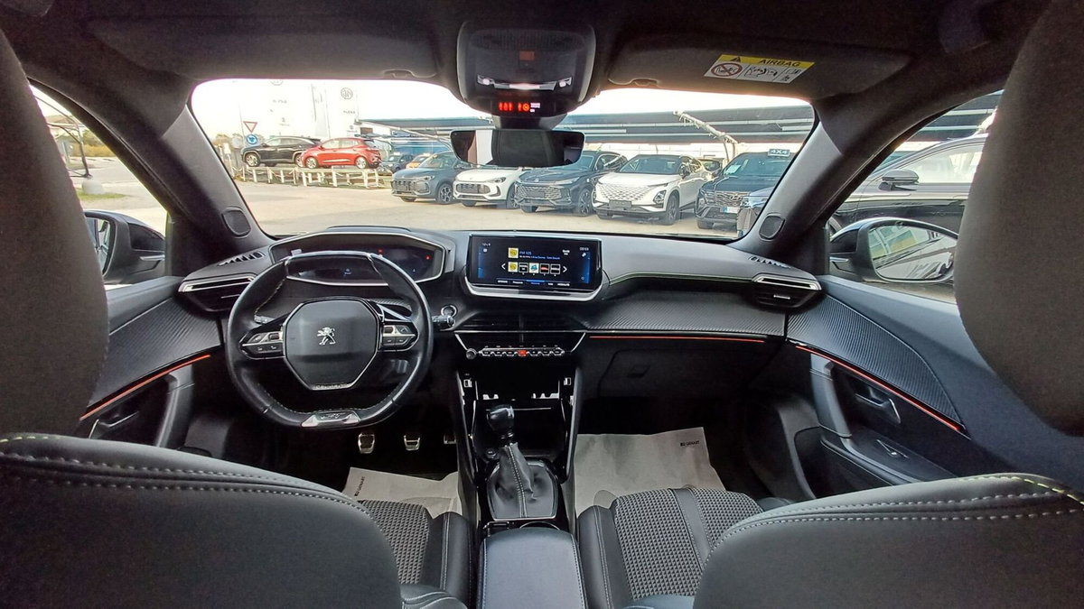 Peugeot 2008 BlueHDi 110 S&S GT (11)