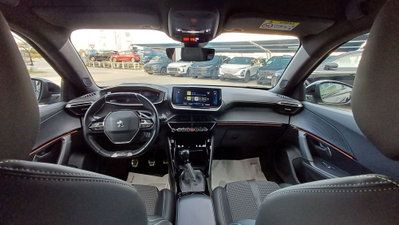 Peugeot 2008 BlueHDi 110 S&S GT (11)