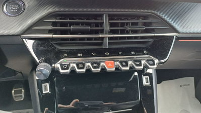 Peugeot 2008 BlueHDi 110 S&S GT (14)