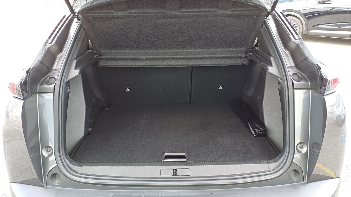 Peugeot 2008 BlueHDi 110 S&S GT (8)