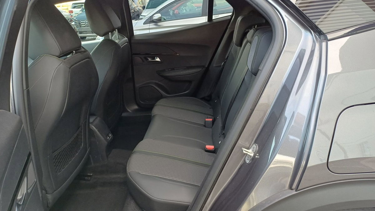 Peugeot 2008 BlueHDi 110 S&S GT (9)