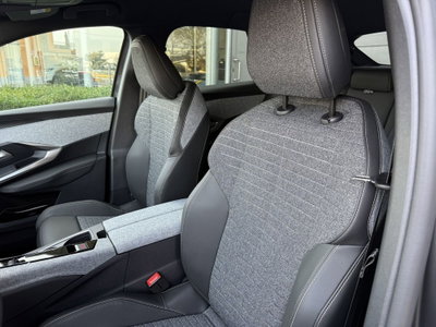 Peugeot 3008 1.2 hybrid Allure 145cv e-dcs6 (18)