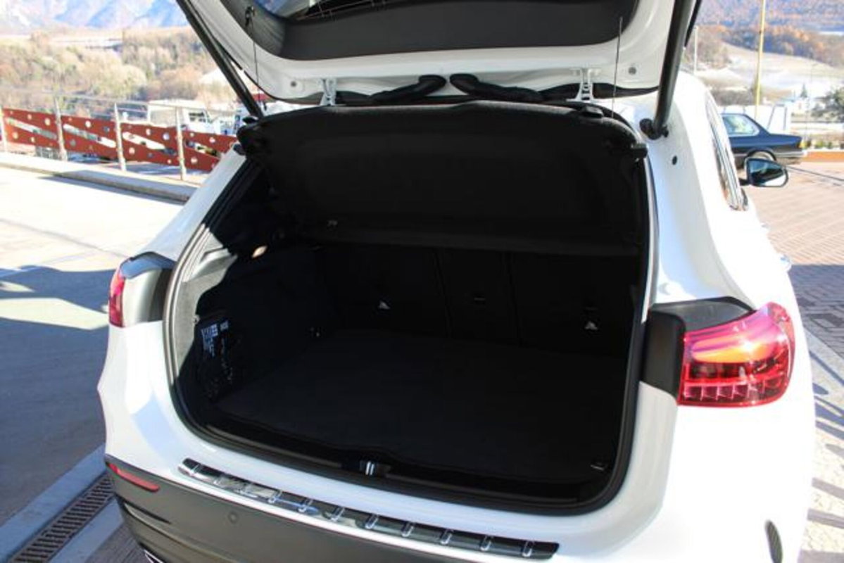 Mercedes-Benz GLA SUV 220 d Edition AMG Line 4matic auto (13)