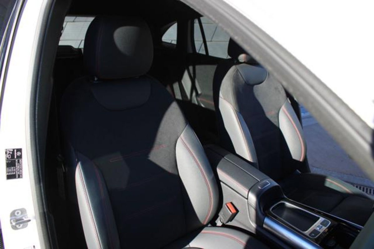 Mercedes-Benz GLA SUV 220 d Edition AMG Line 4matic auto (16)