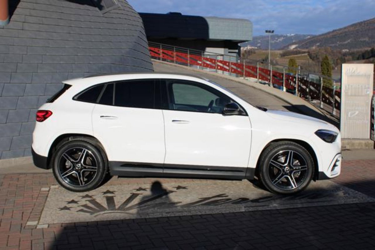 Mercedes-Benz GLA SUV 220 d Edition AMG Line 4matic auto (4)